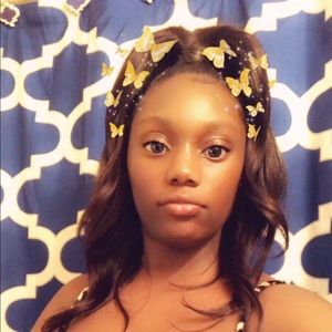 Meet your Posher, Deshuna